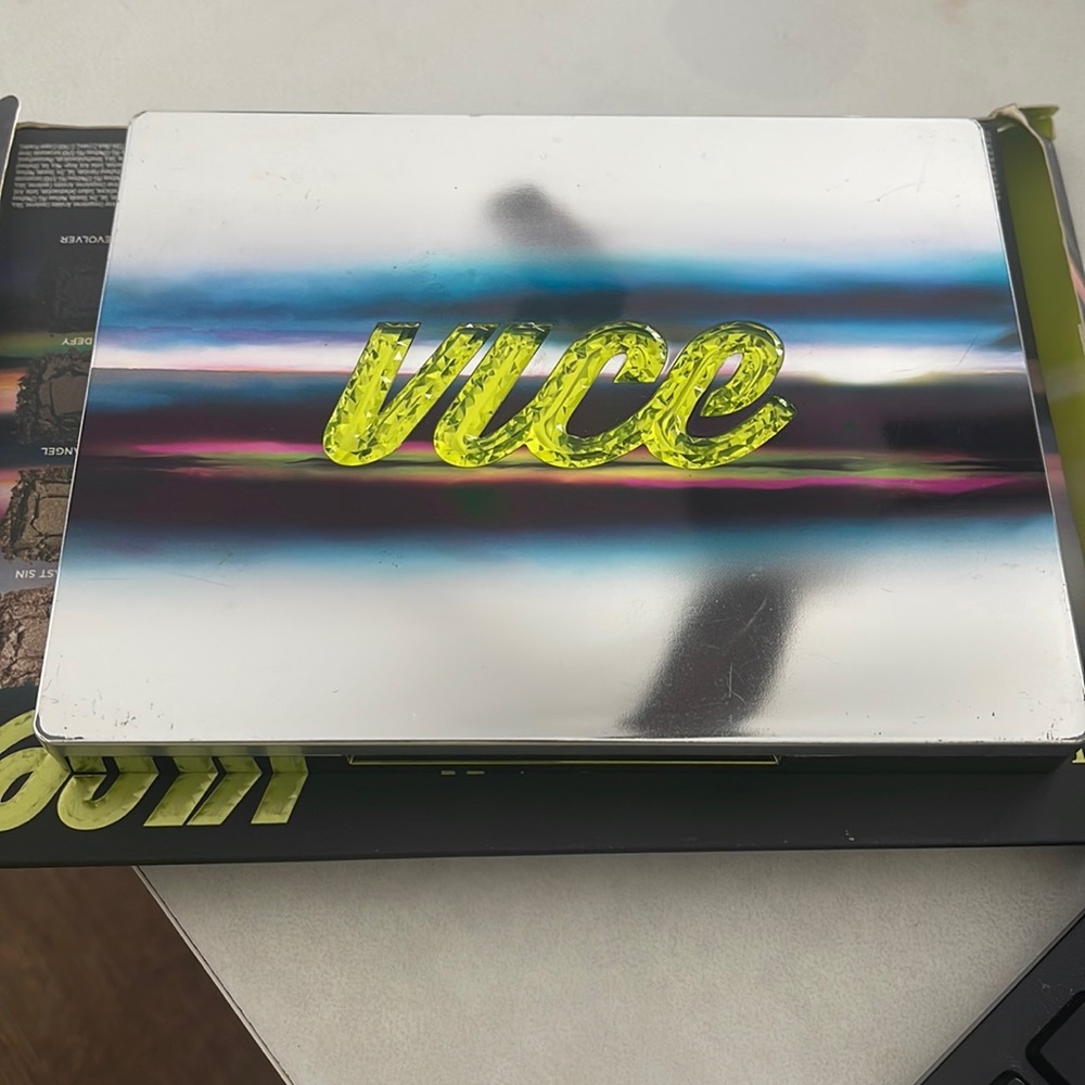 urban decay vice 3 eyeshadow palette